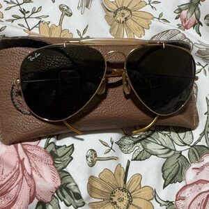 Vintage Bausch & Lomb Ray-Ban Black Aviator Sunglasses gold tone frame